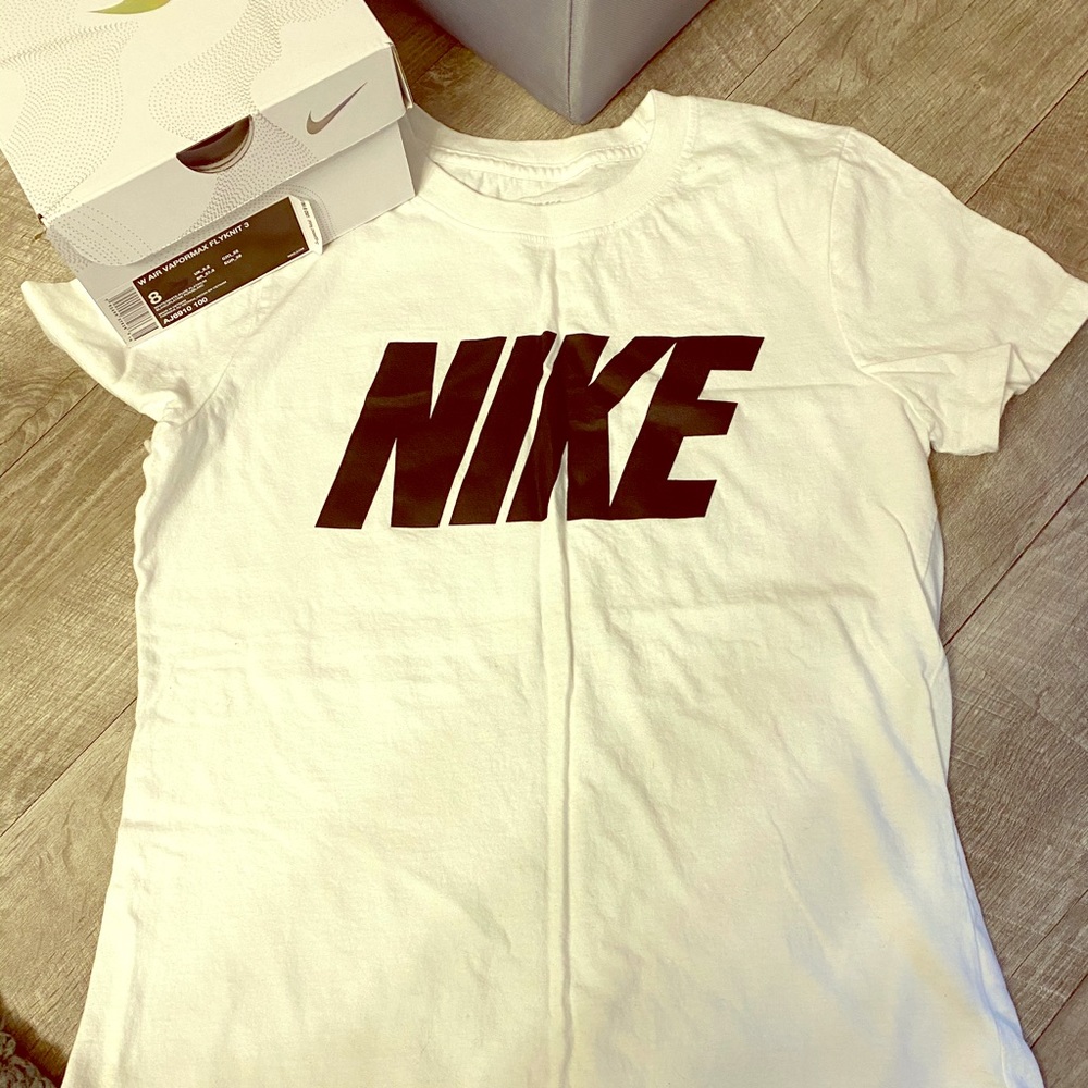 Women’s Nike shirt